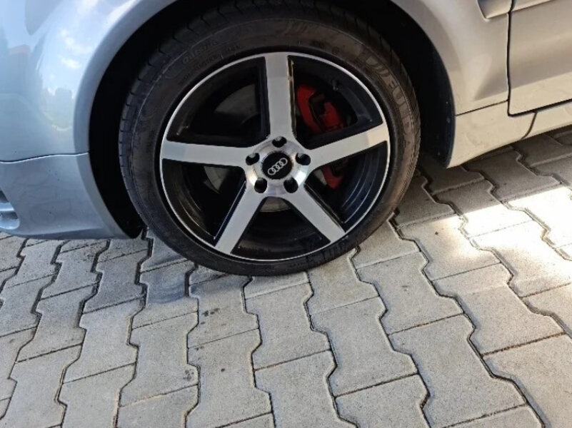 Stredové krytky - pukličky kolies AUDI . - 16