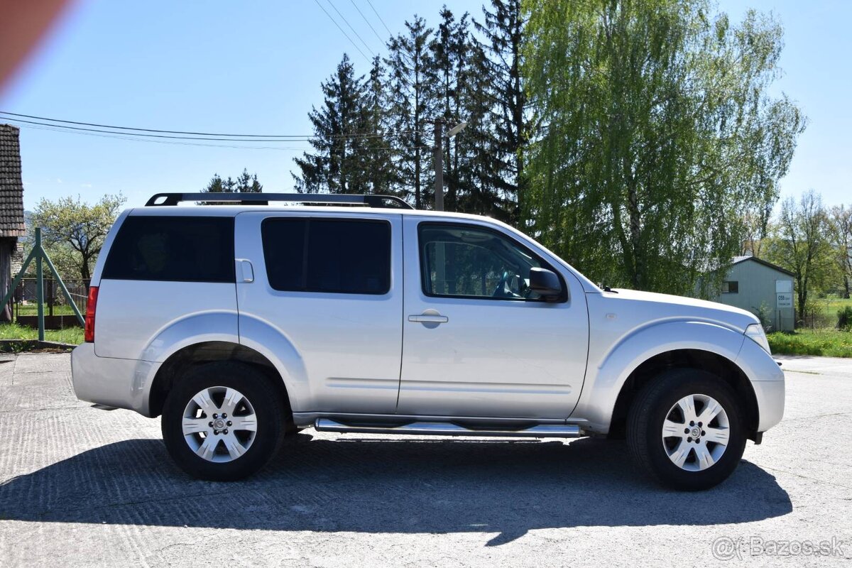 Nissan Pathfinder 2.5 dCi terénne - 16