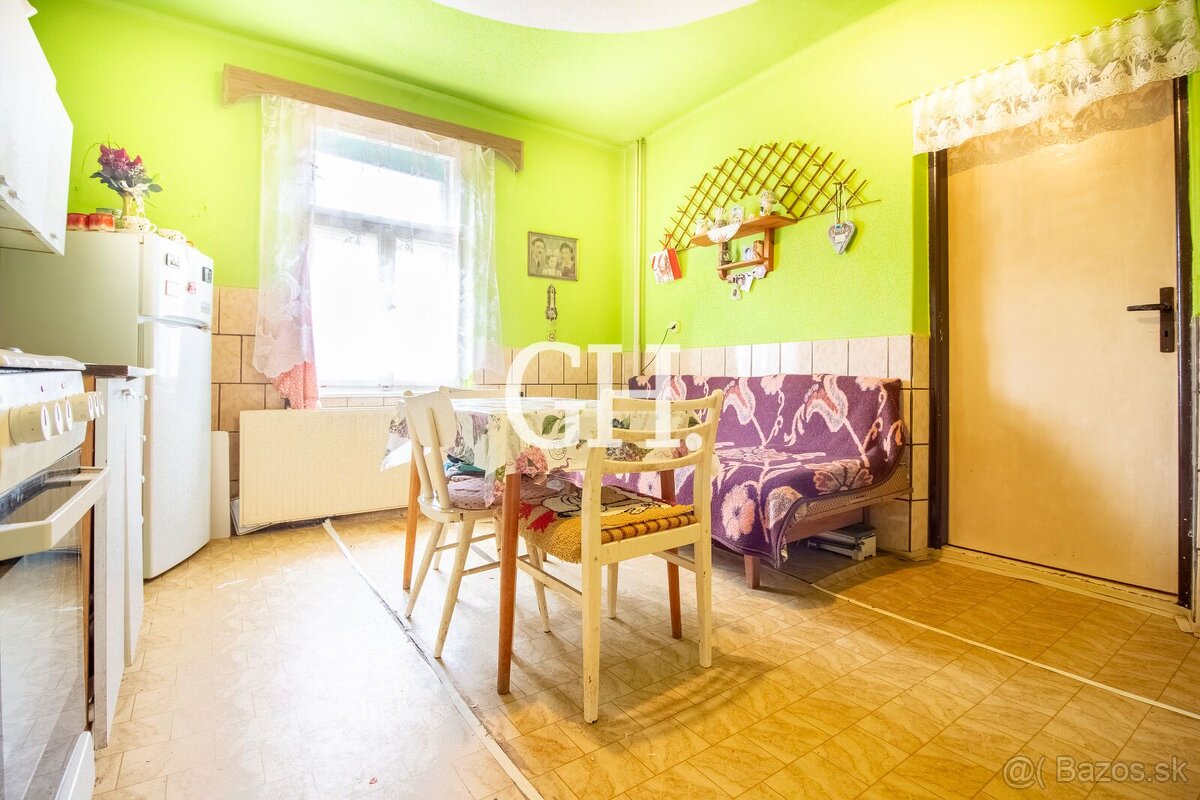 Rodinný dom na rekonštrukciu s rovinatým pozemkom 800 m² – s - 16