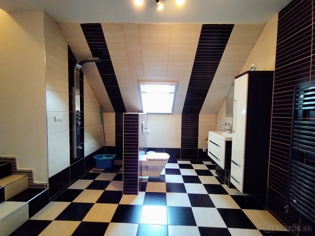 VÝHODNÁ KÚPA - SAMOSTATNÝ RODINNÝ DOM S GARÁŽOU - 16