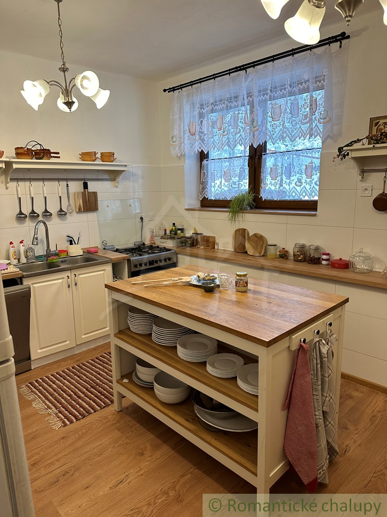 Exkluzívne: Veľká chata na peknom mieste Kokava-Línia. - 16