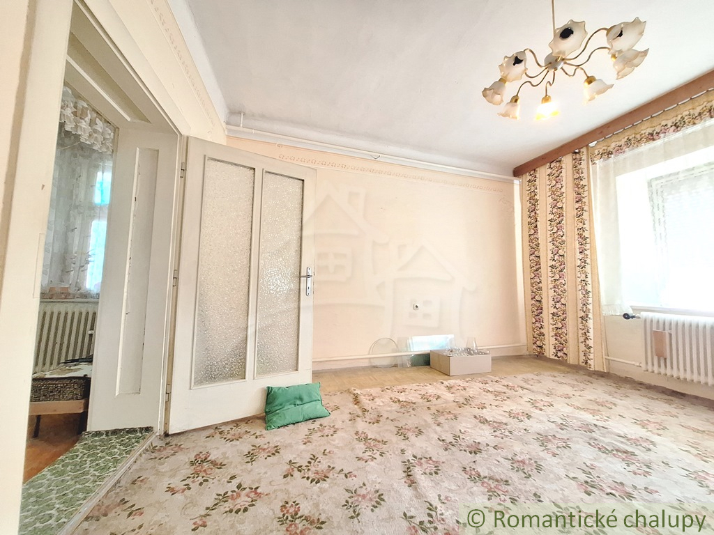 Zachovalý trojizbový rodinný dom s garážou v centre poduna - 16