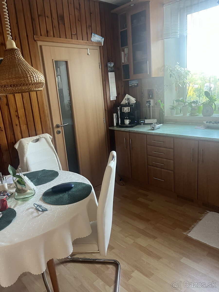 Váš nový domov čaká na vás – priestranný 3-izbový byt v Hume - 16