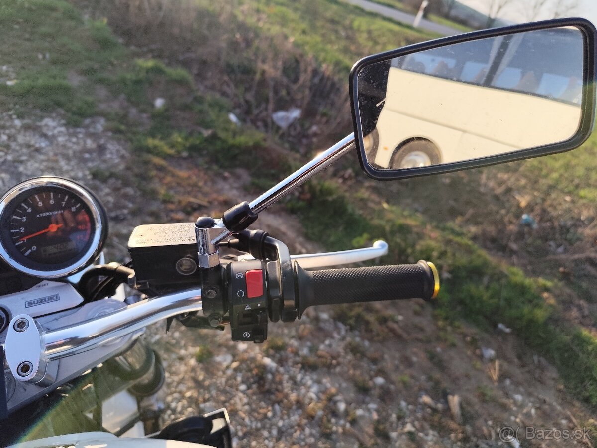 Suzuki GSX 1400 - 16