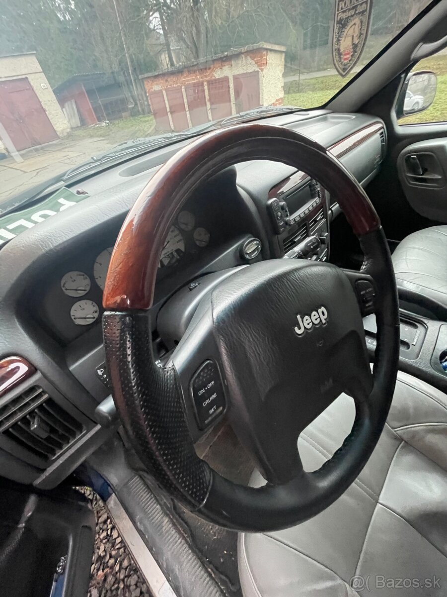 Jeep Grand Cherokee - 16