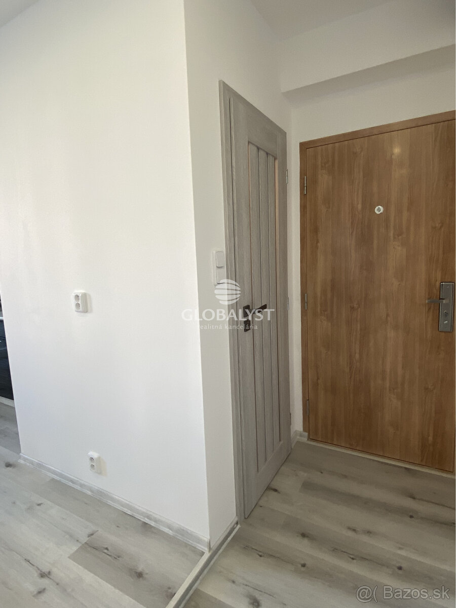 Priestranný, rekonštruovaný 3 izbový byt v centre mesta na T - 16