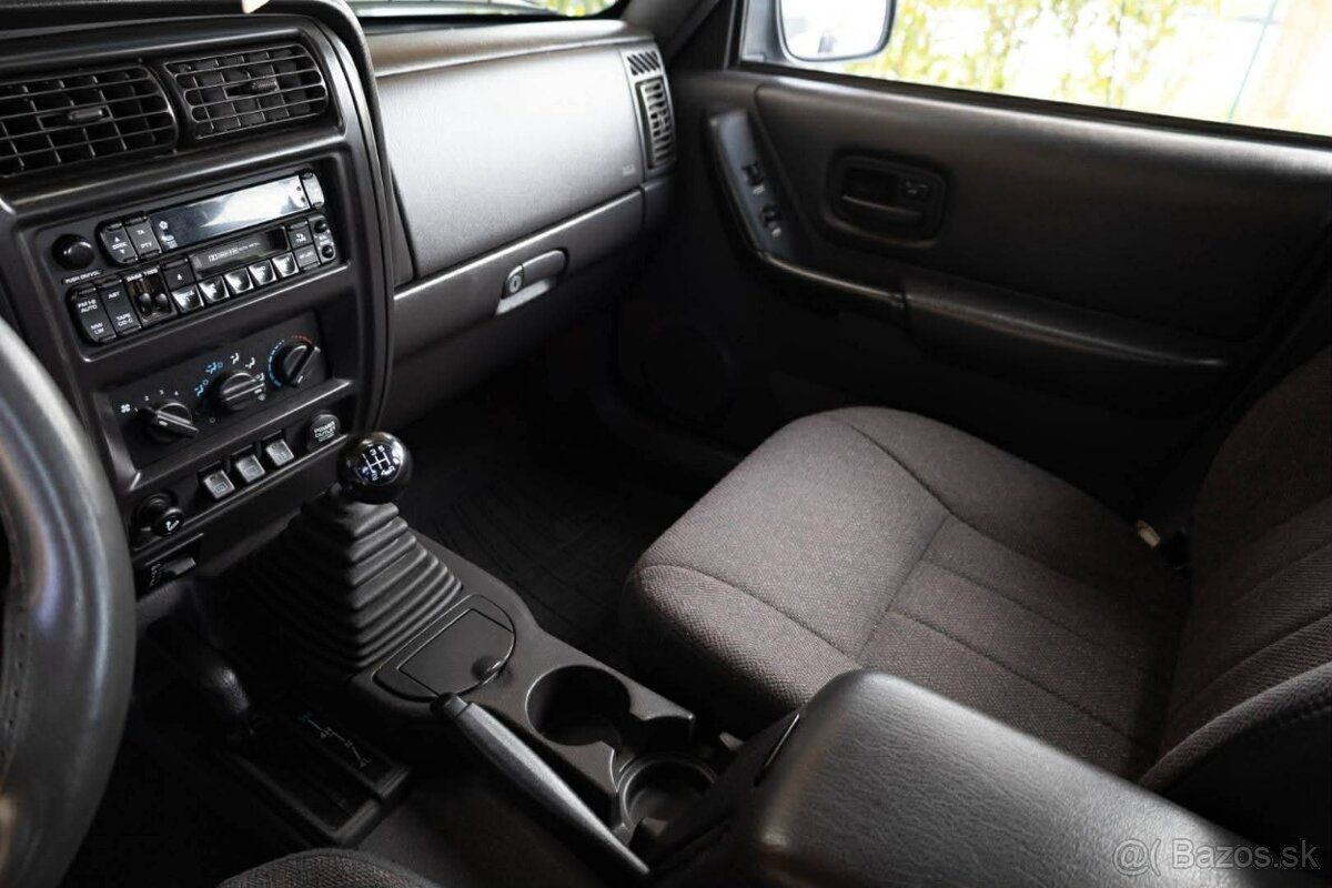 JEEP CHEROKEE XJ - 16