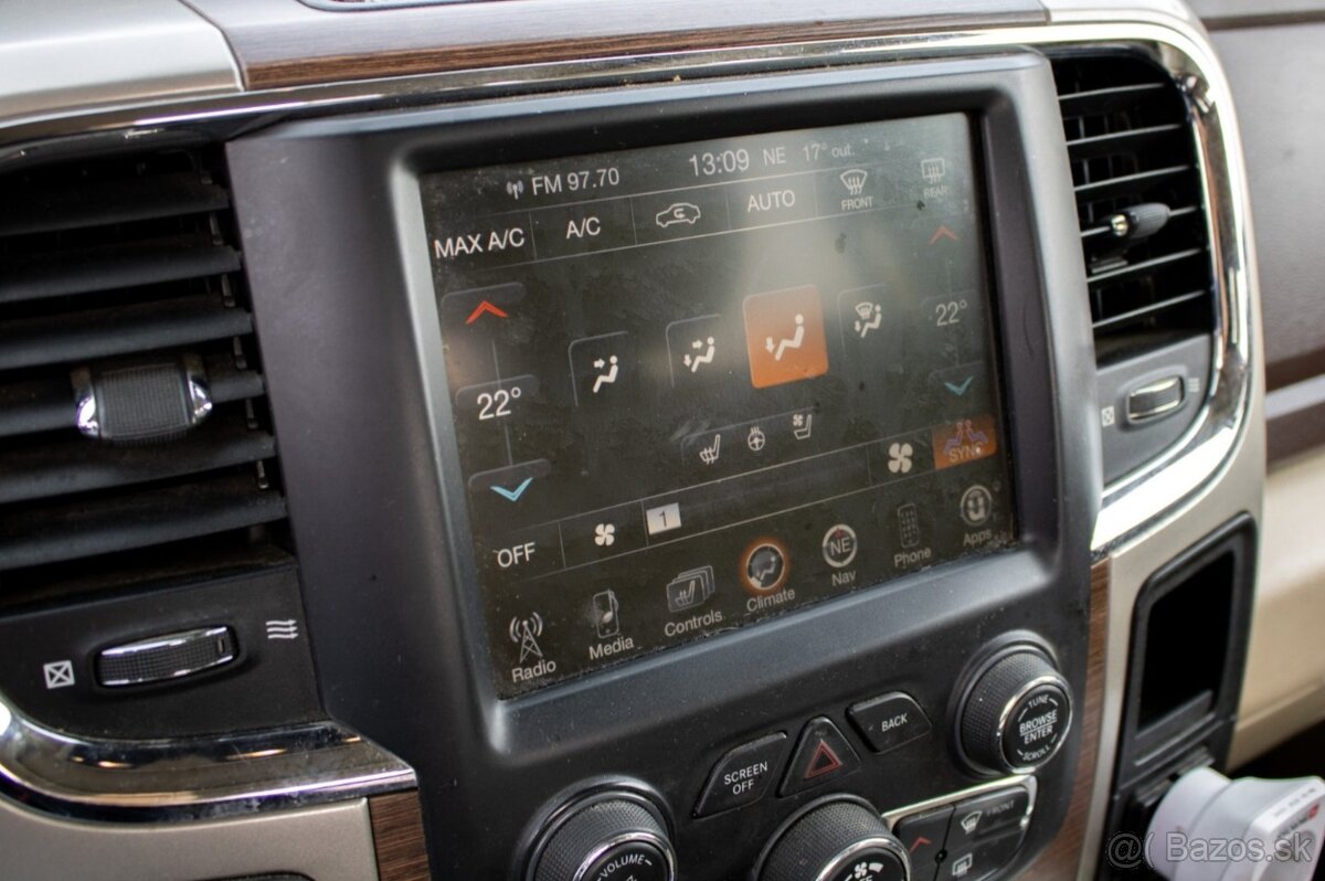 Dodge RAM 1500 / 4x4 / LARAMIE / 295kW / AT8 - 16