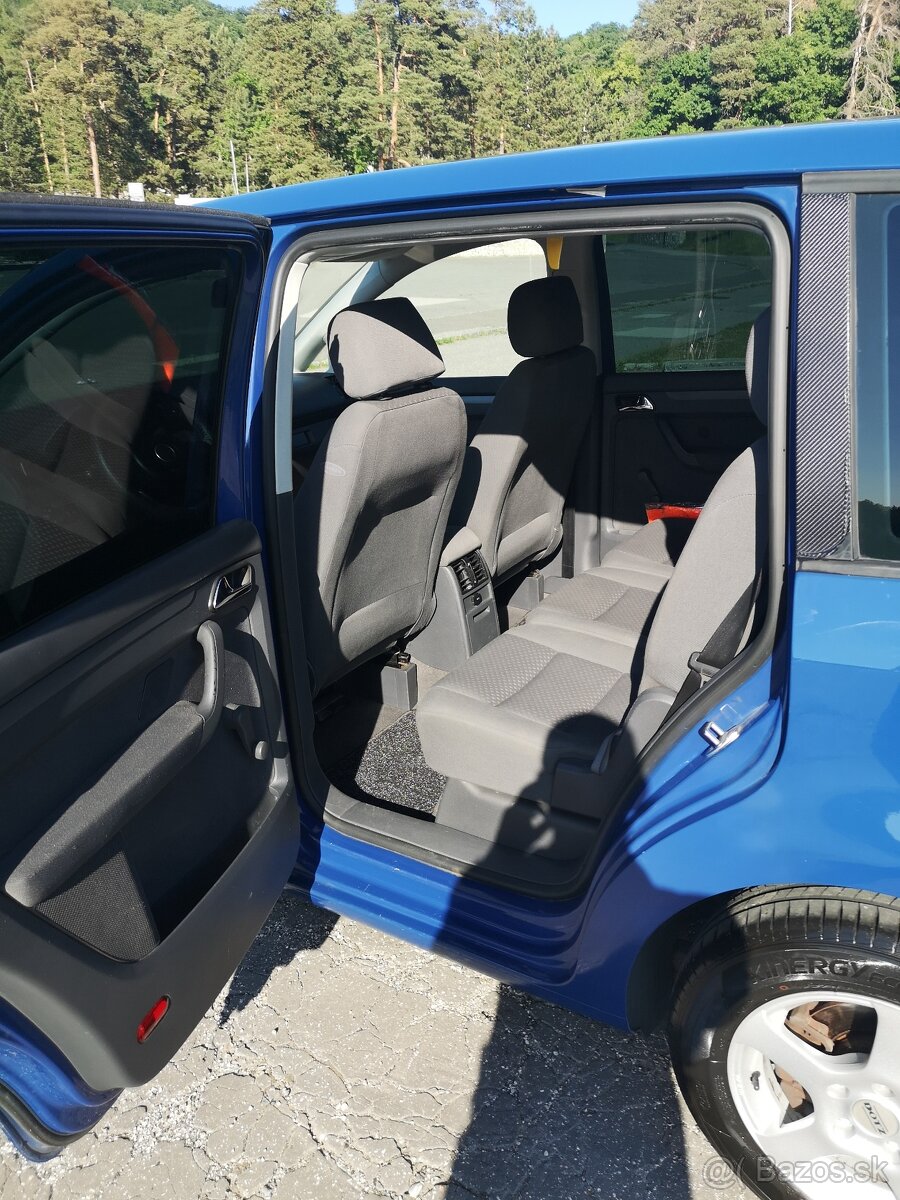 Volkswagen Touran AUTOMAT s park. senzorom - 16