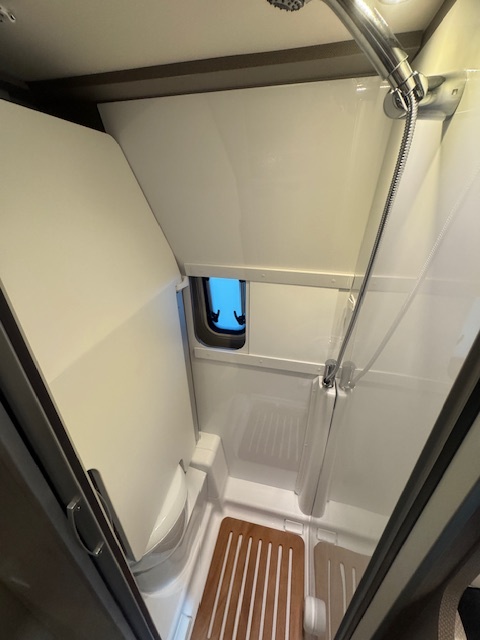 Autokaravan na prenájom - 16