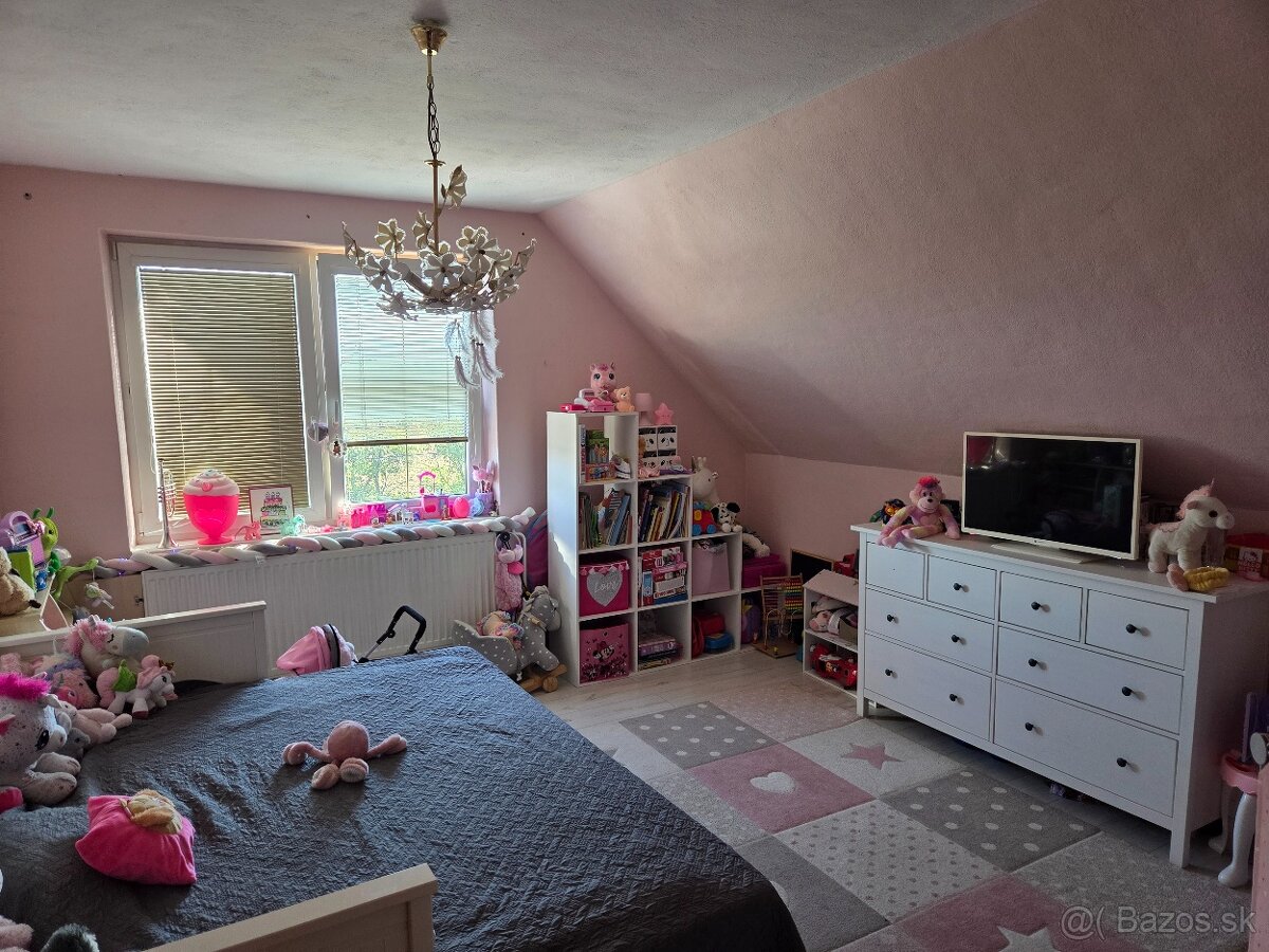 Priestranný rodinný dom a veľký pozemok Panické Dravce - 16