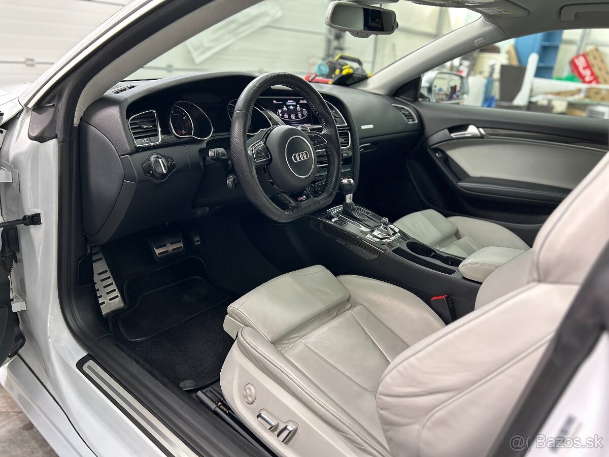 Audi RS5 V8 4.2 FSI quattro S-tronic - 16