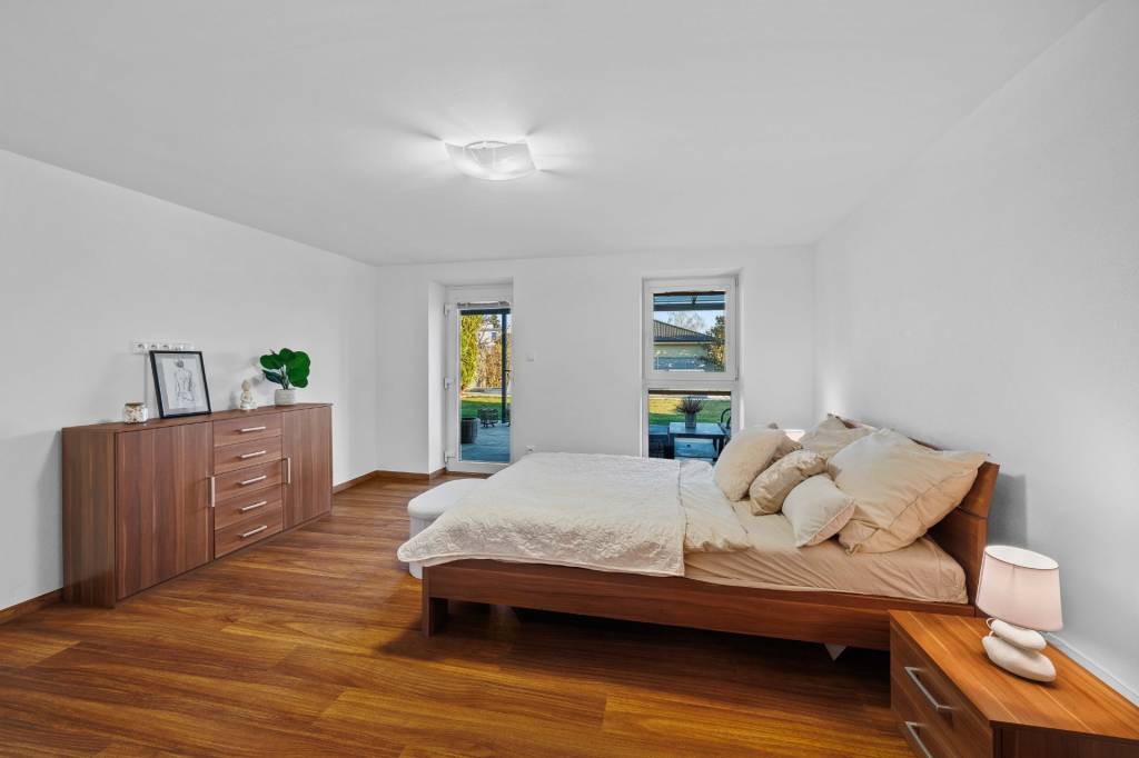 REZERVOVANÉI Predaj 5 - izb.dom v obľúbenej lokalite Ivanka - 16