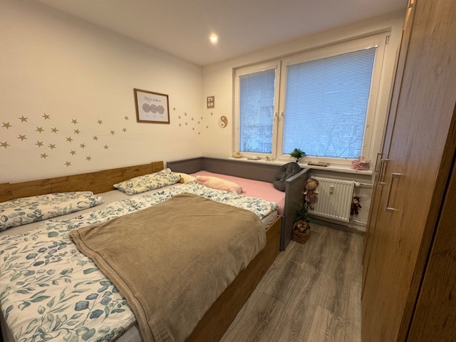 PREDAJ 2-izbového zrekonštruovaného bytu SEREĎ - 16