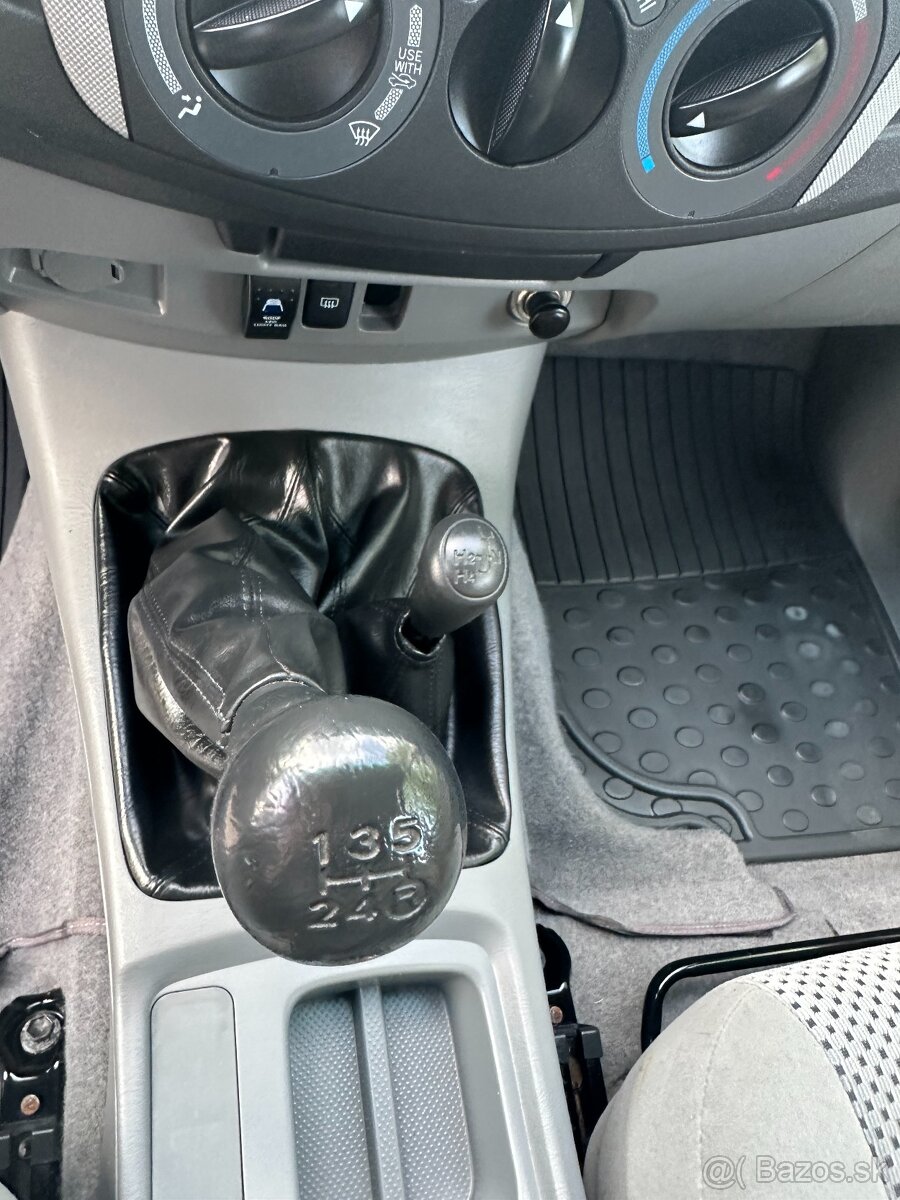 Toyota Hilux 2,5D4D - 16