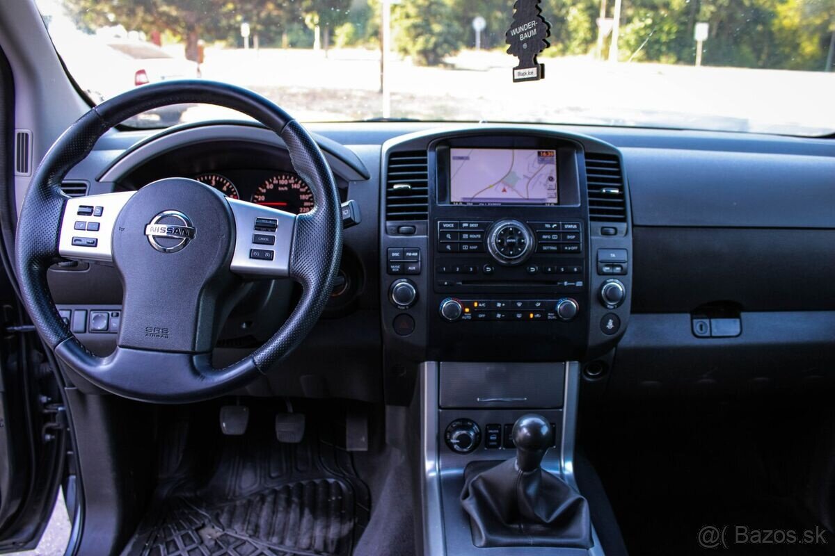Nissan Pathfinder 2.5 140kw LE A/T - 16