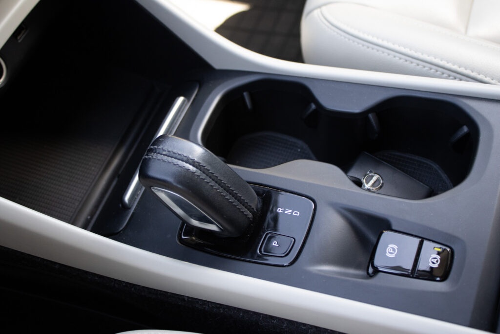 Volvo XC40 D4 Momentum (2018) - 16