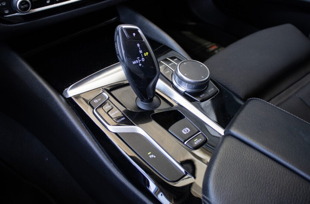 BMW 520d xDrive Touring z roku 2018 - 16