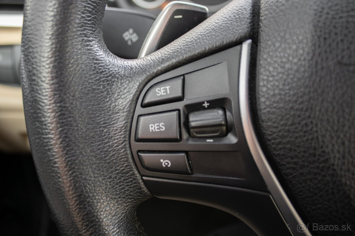 BMW 330i xDrive - 16