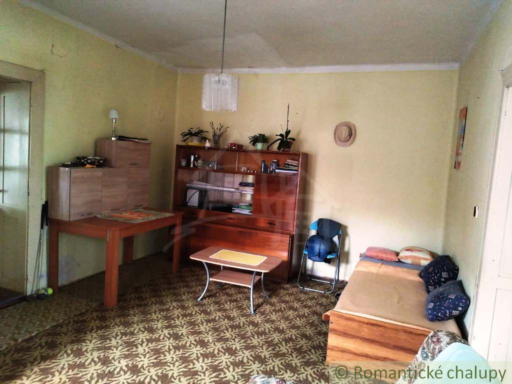 Gazdovský dom s dvomi prístupmi na 1310 m2 pozemku v Čate - 16