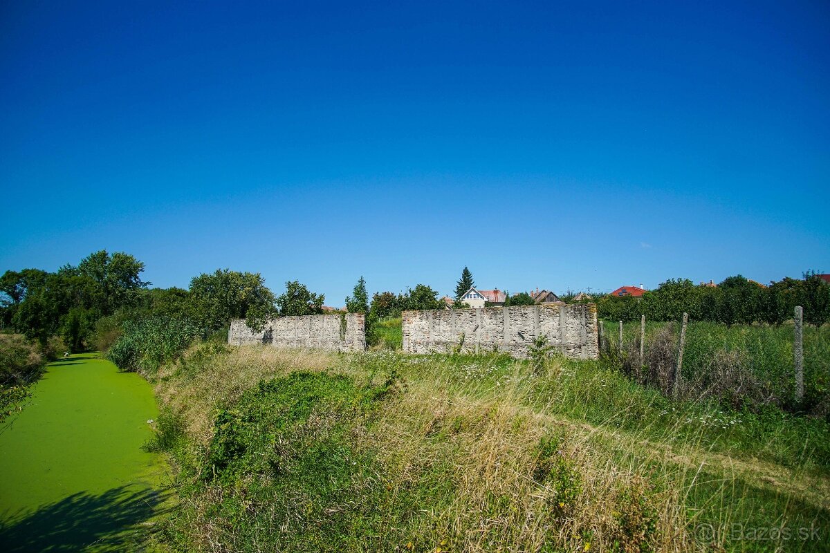 Na predaj pozemok blízko centra s výhľadom na kalváriu - 16