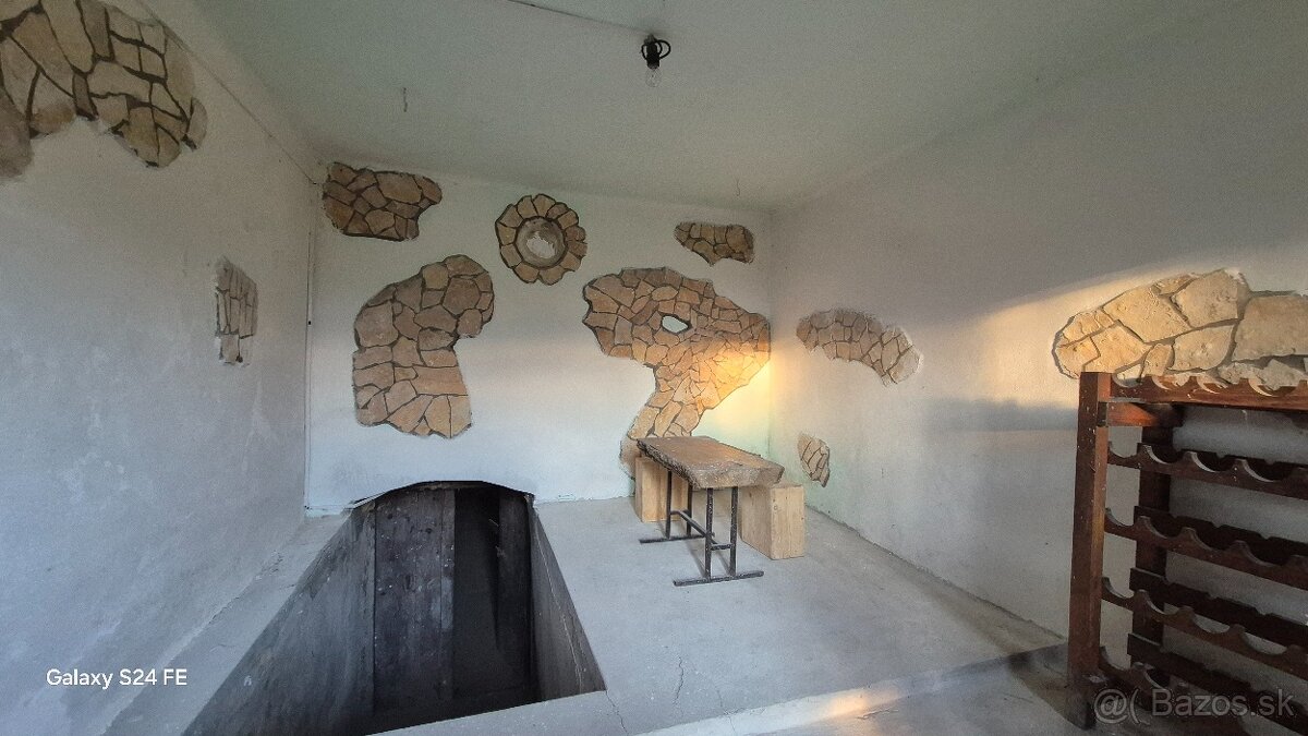 Chatka neďaleko Hrona v krásnej prírode - 16