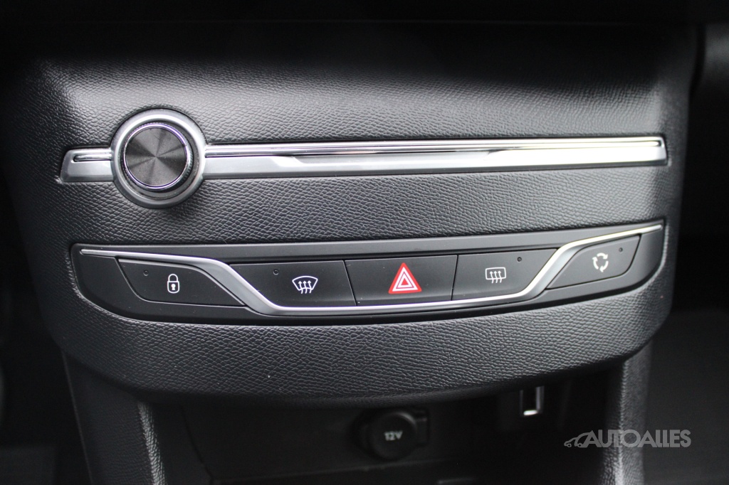 Peugeot 308 1,2 i PURETECH 96 kW STYLE - 16