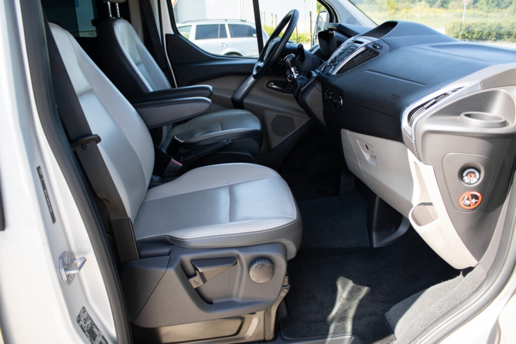 Ford Tourneo Custom 2.2 TDCi Titanium 114kW (2015) - 16