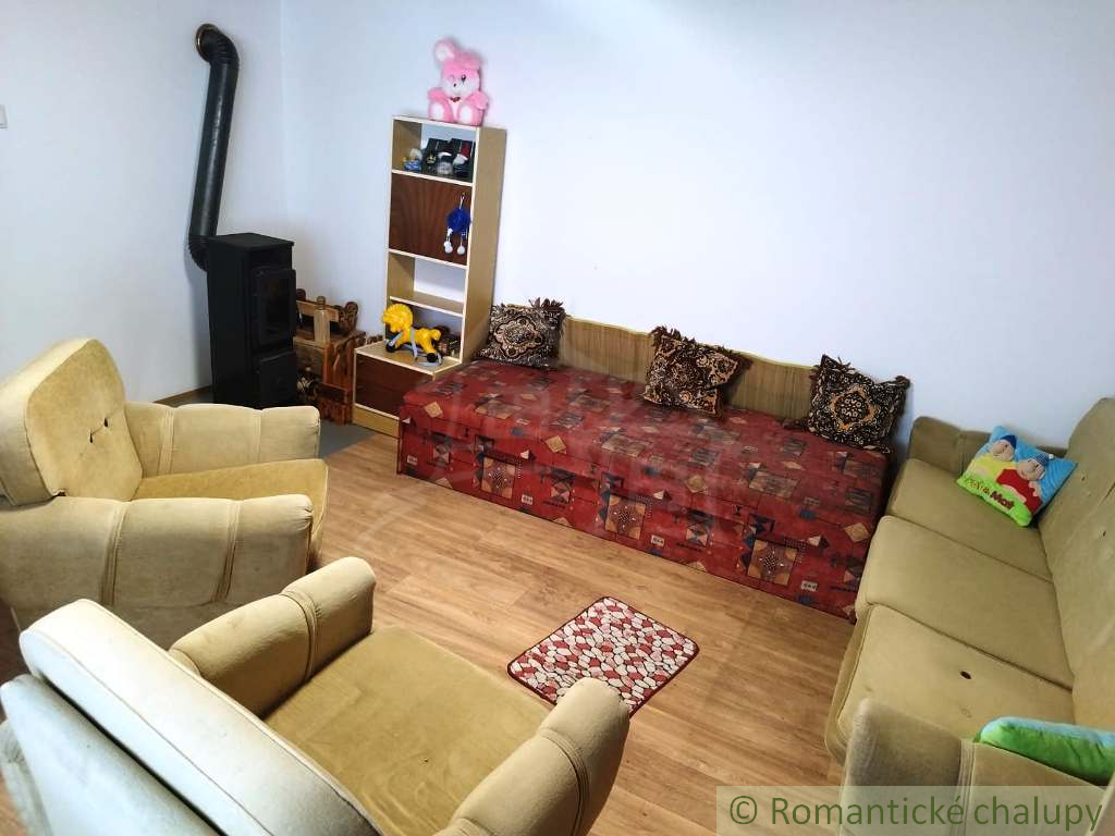 Z časti rekonštruovaný gazdovský dom v obci Hrušov - 16