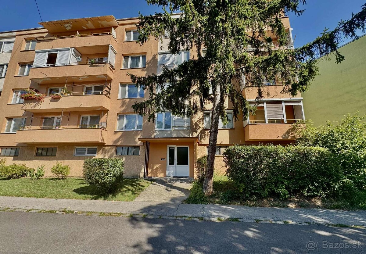 Prenájom 3,5- izbový byt s balkónom a loggiou vo VK - 16