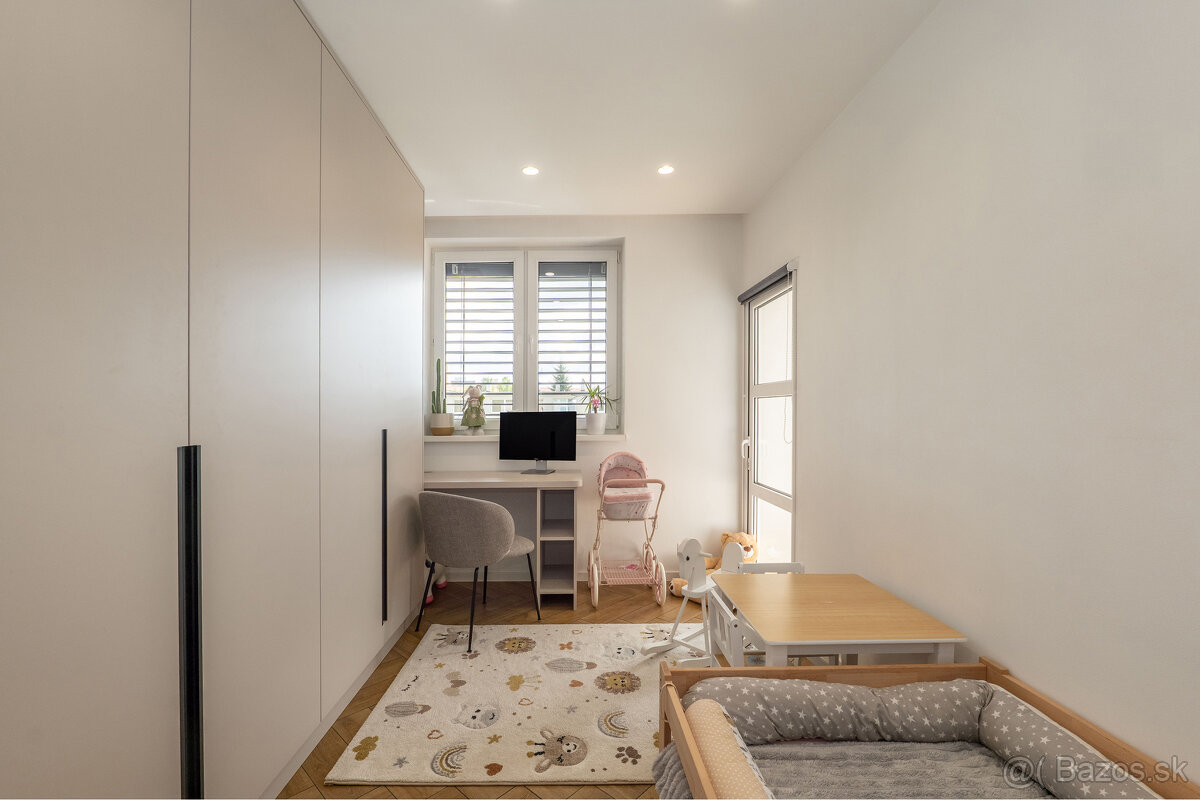 Dizajnový 3-izbový byt kompletne zariadený s garážou - 16