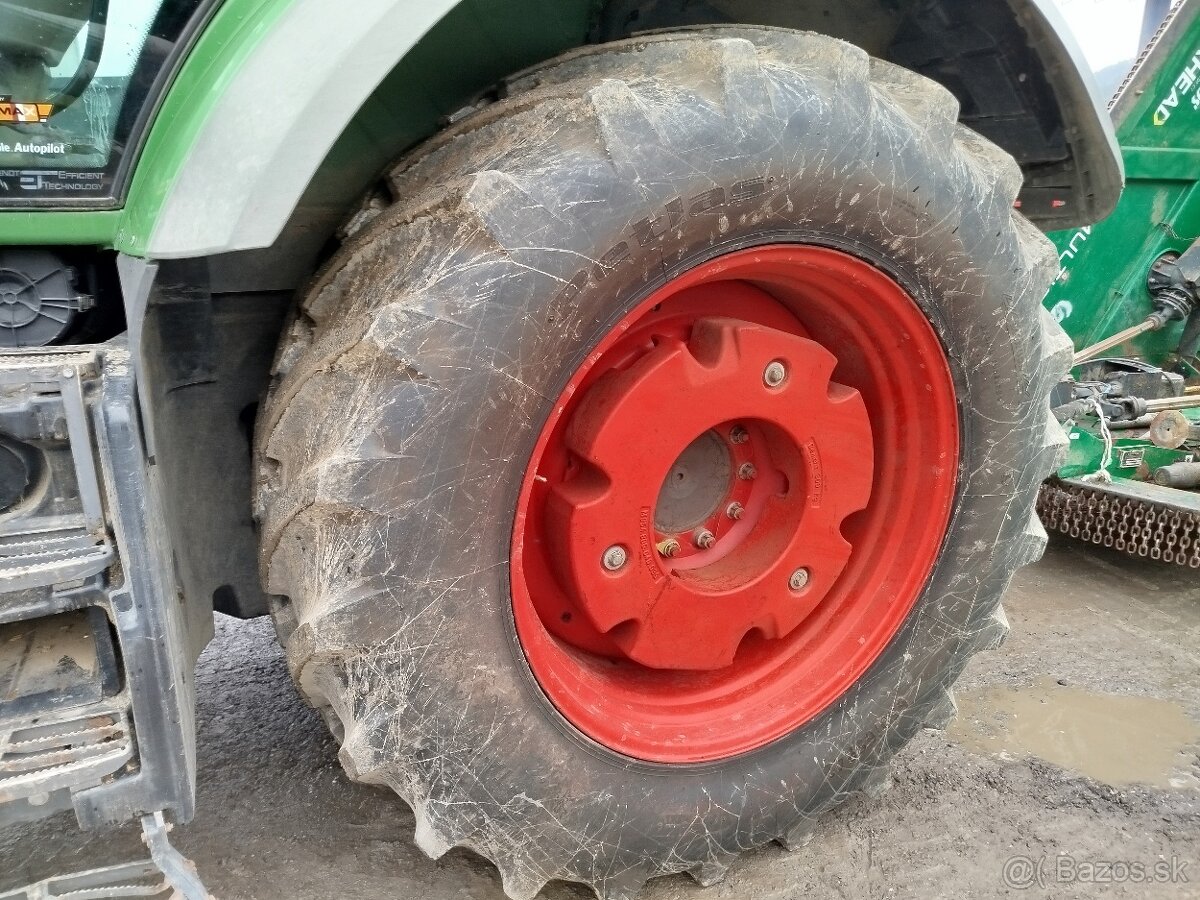 traktor FENDT 824 VARIO - 16