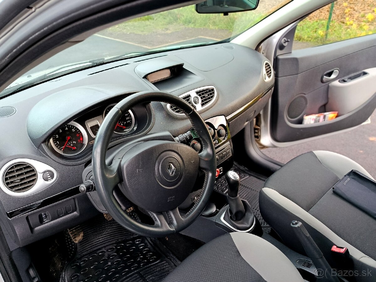 RENAULT CLIO GRANDTOUR 2010 132 000KM - 16