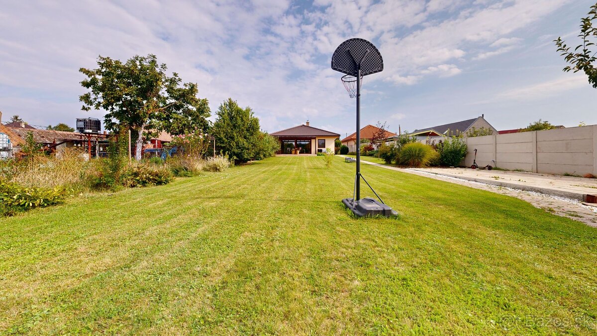 Na predaj priestranný rodinný dom v Slovenskej Novej Vsi - 16