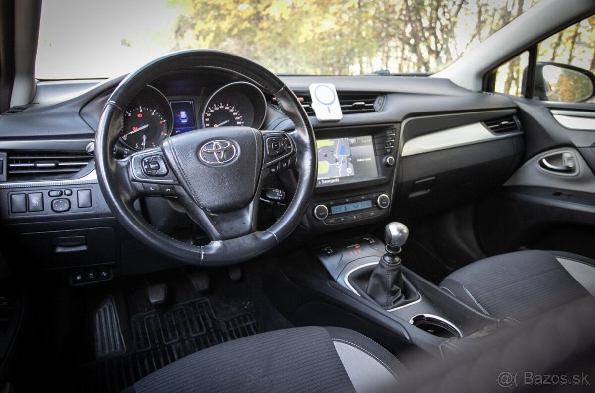 TOYOTA AVENSIS Combi 2.0 105kW 2017 - 16