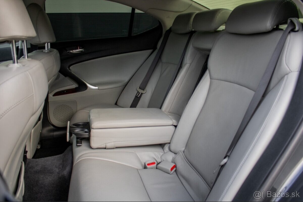 Predám Lexus IS250 2.5 benzín - 16