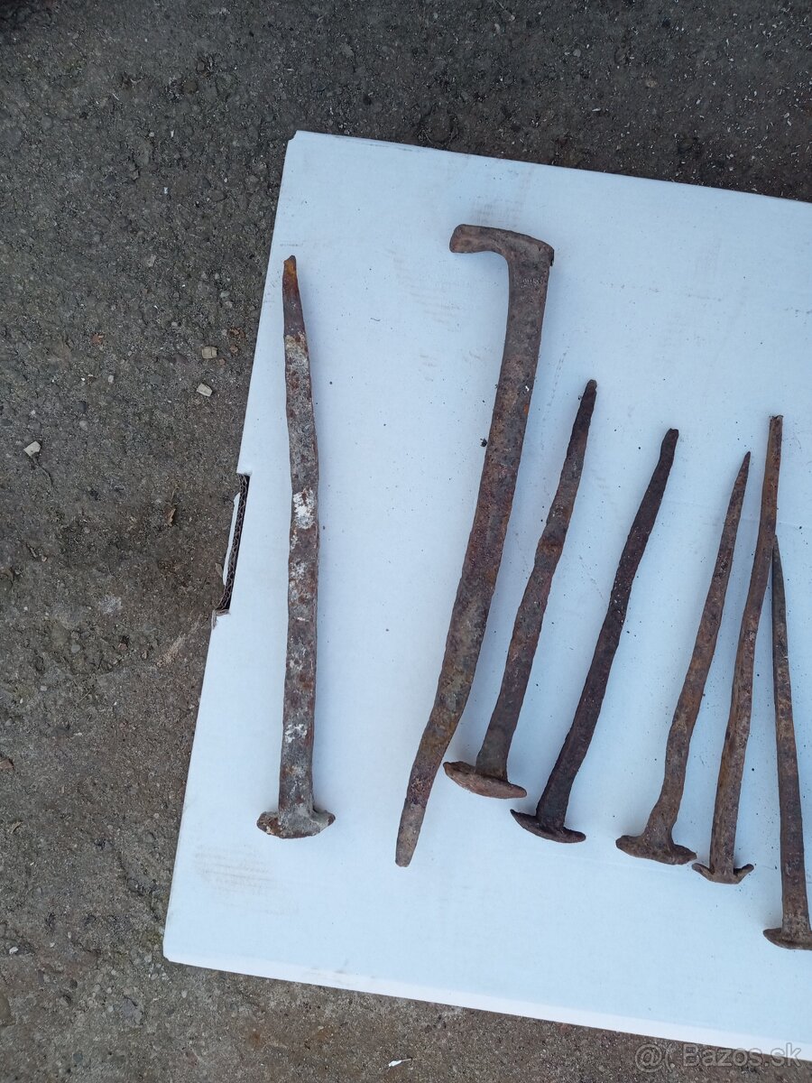 Kované klince klamre - 16