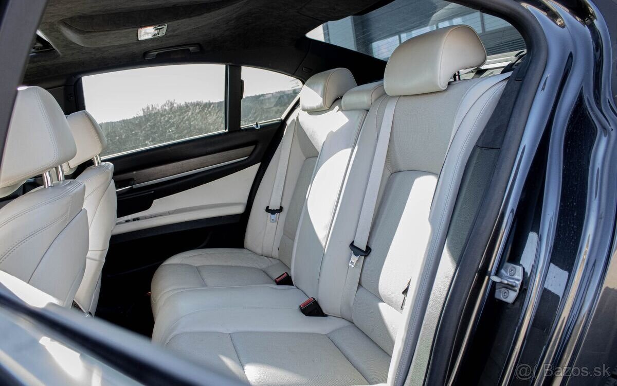 BMW 750i xDrive 2015 - 16