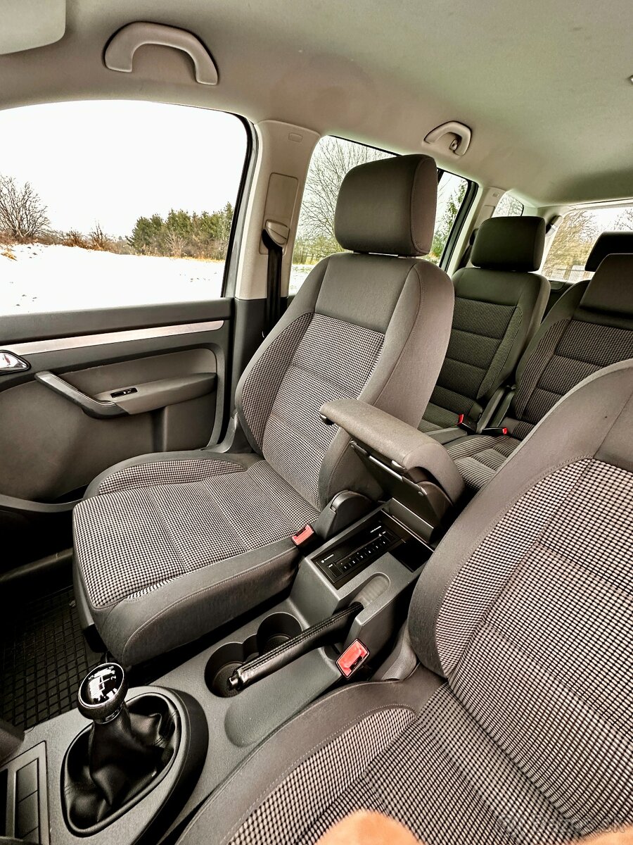 VW Touran 1T1 2.0 TDi 16V Highline - 16