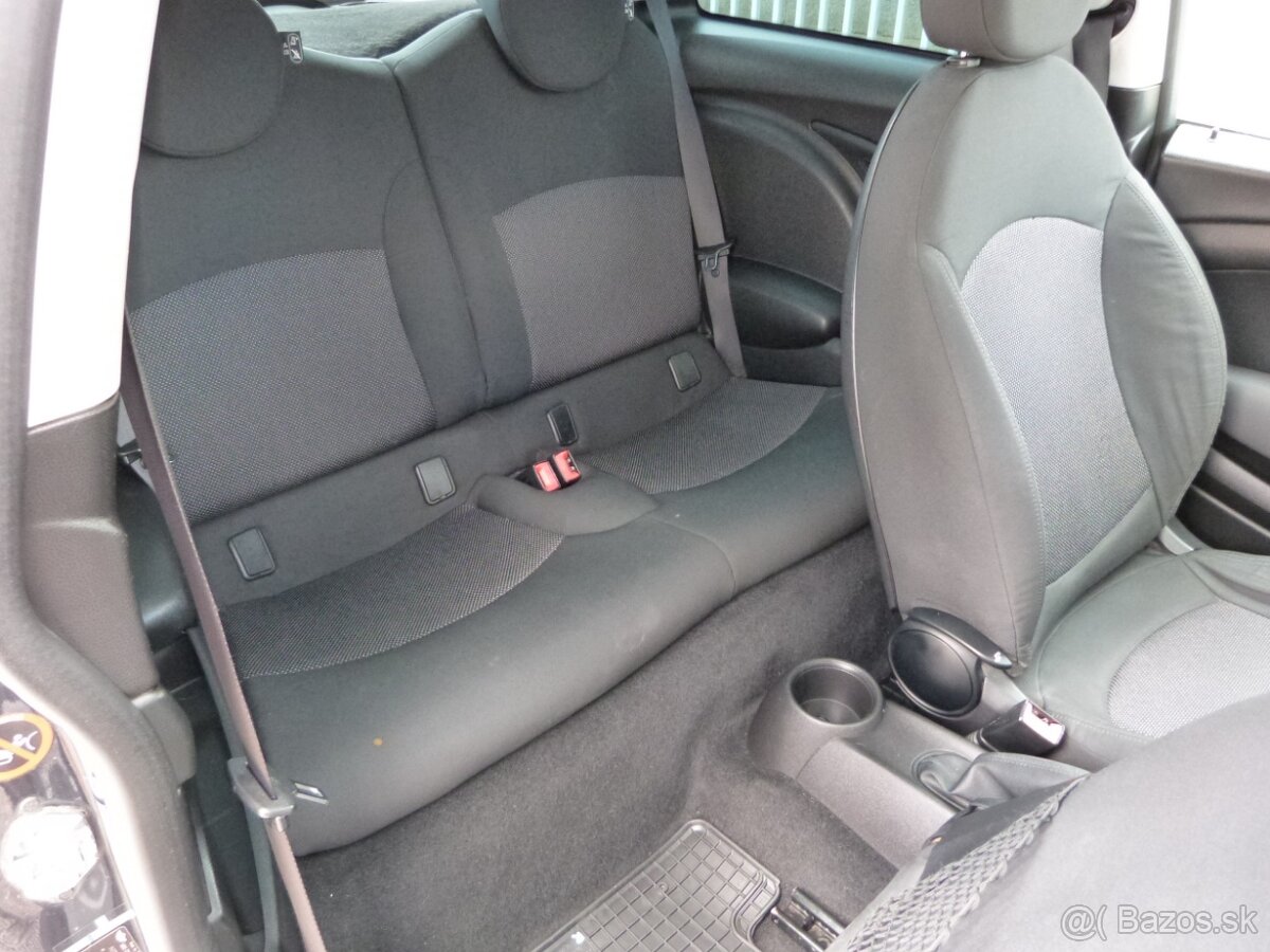 Mini One 1,4i 70kW M6 panoráma - 16