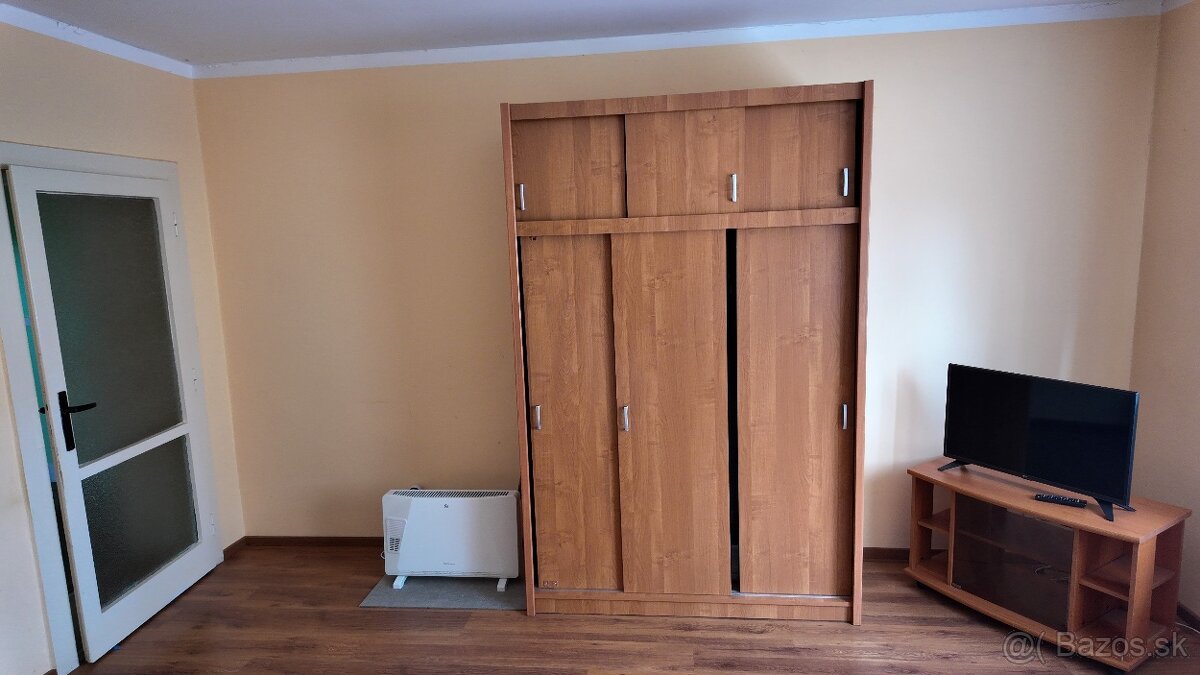 Rodinný dom s možnosťou prerábania v Bake - 16