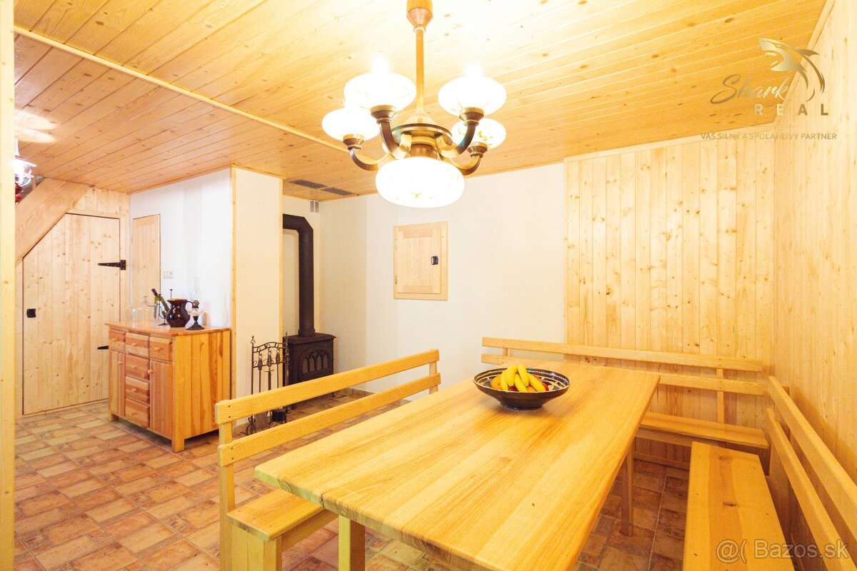 REZERVOVANÉ Čarovná chata uprostred prírody s tečúcim poto - 16