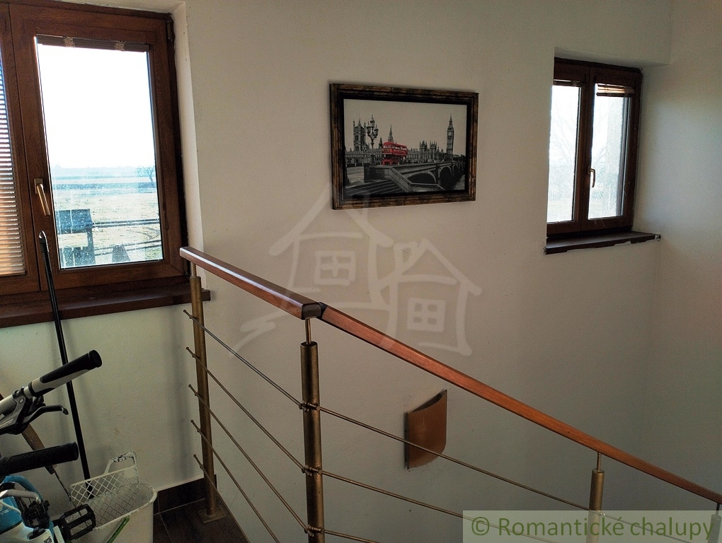 Dvojpodlažná polyfunkčná budova s bytmi, kanceláriou a pi - 16