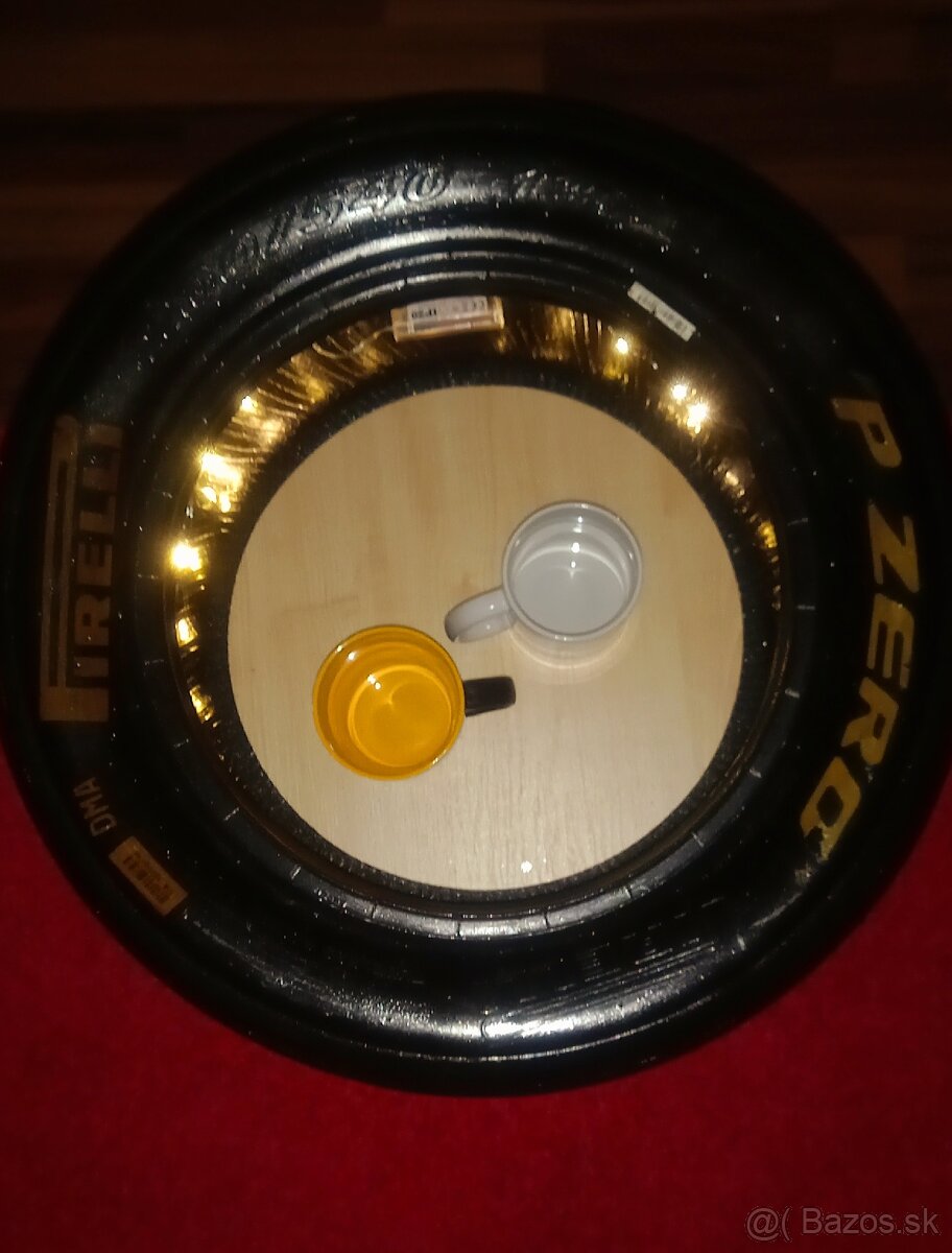 Stôl z pneumatiky formule 3000 - 16