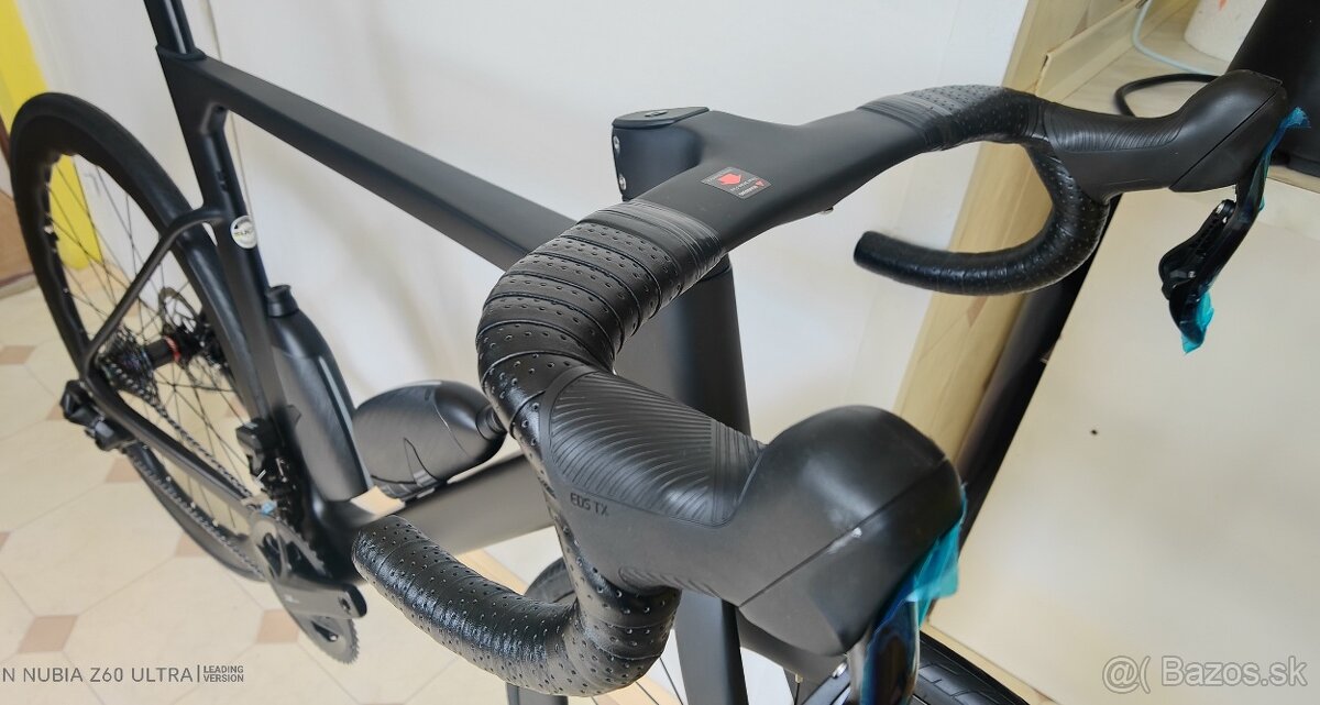 Kompletný karbónový cestný bicykel s elektronickým radením - 16