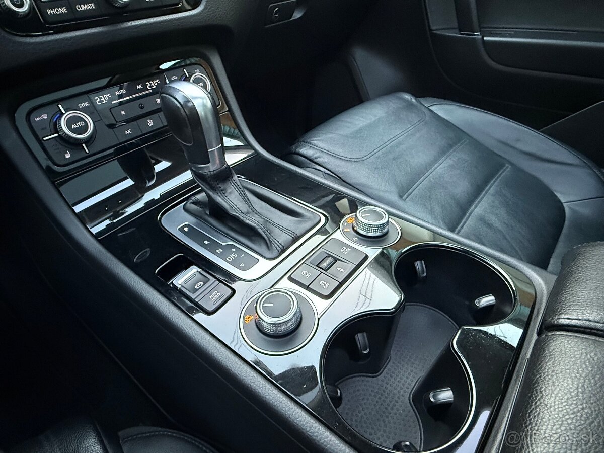 VW Touareg II 3.0 TDI V6 Executive - 16