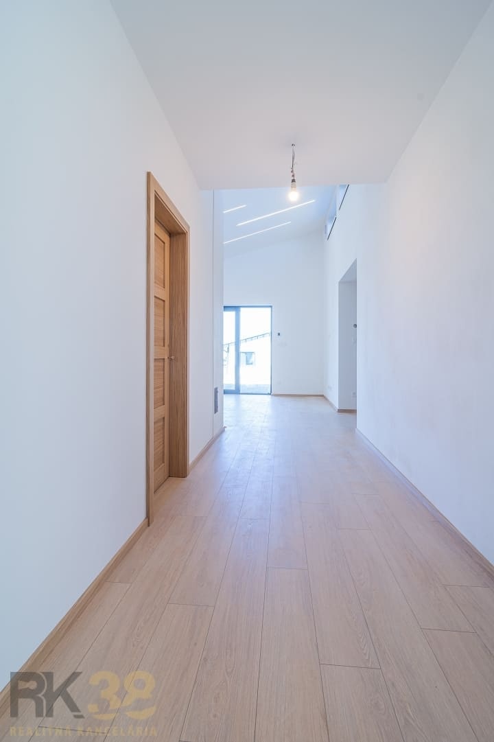 Nadčasové rodinné domy v skvelej lokalite pod Tatrami - 16