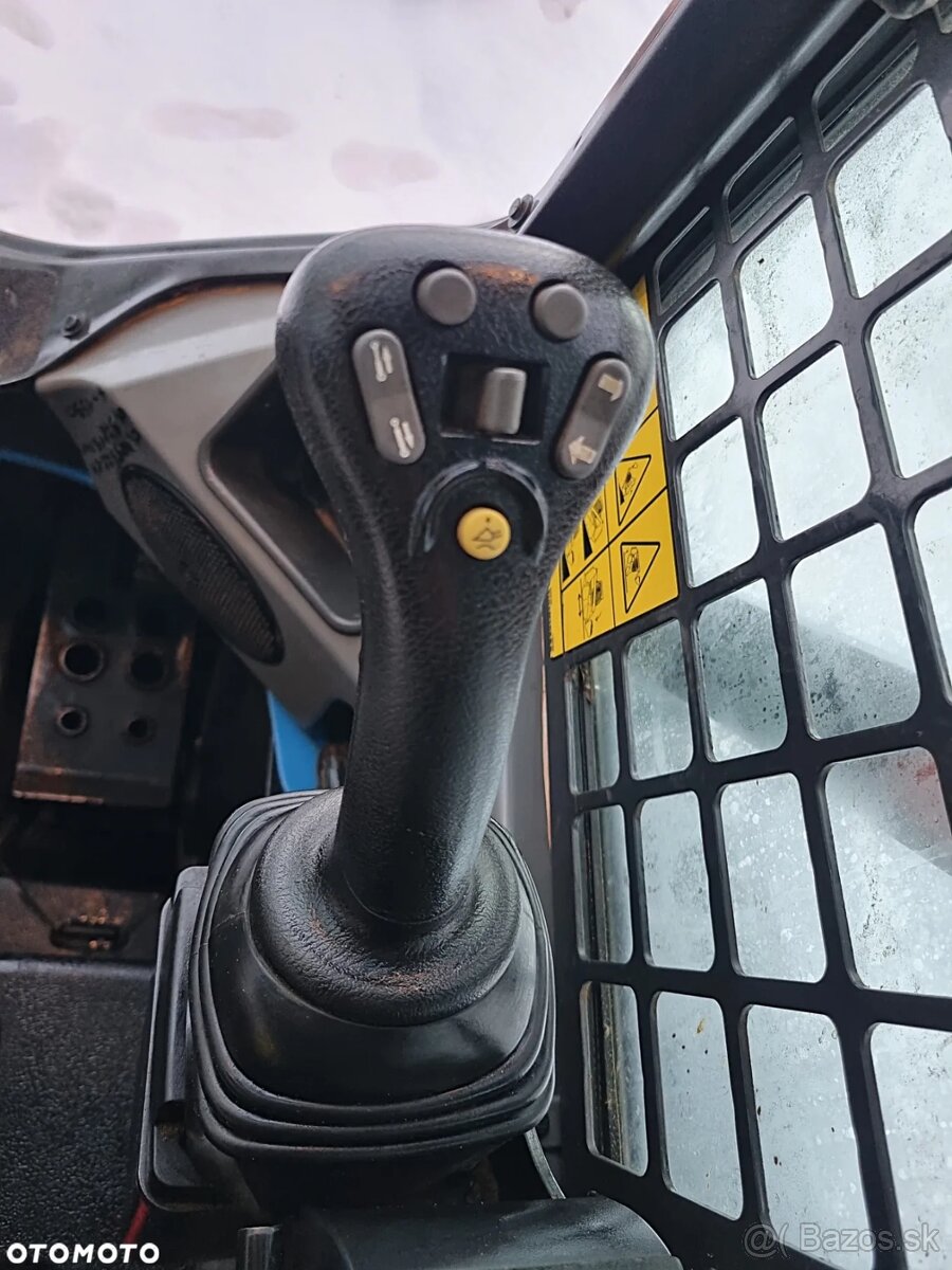 Pásový nakladač Bobcat T770 s nosnosťou 2,5 tony. Americký v - 16