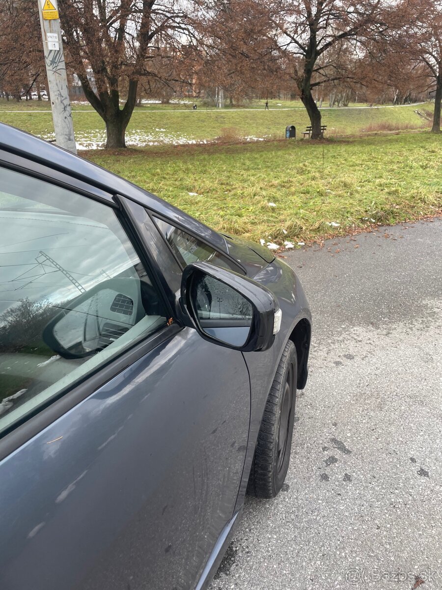 Mitshubishi Grandis 7-miestne - 16