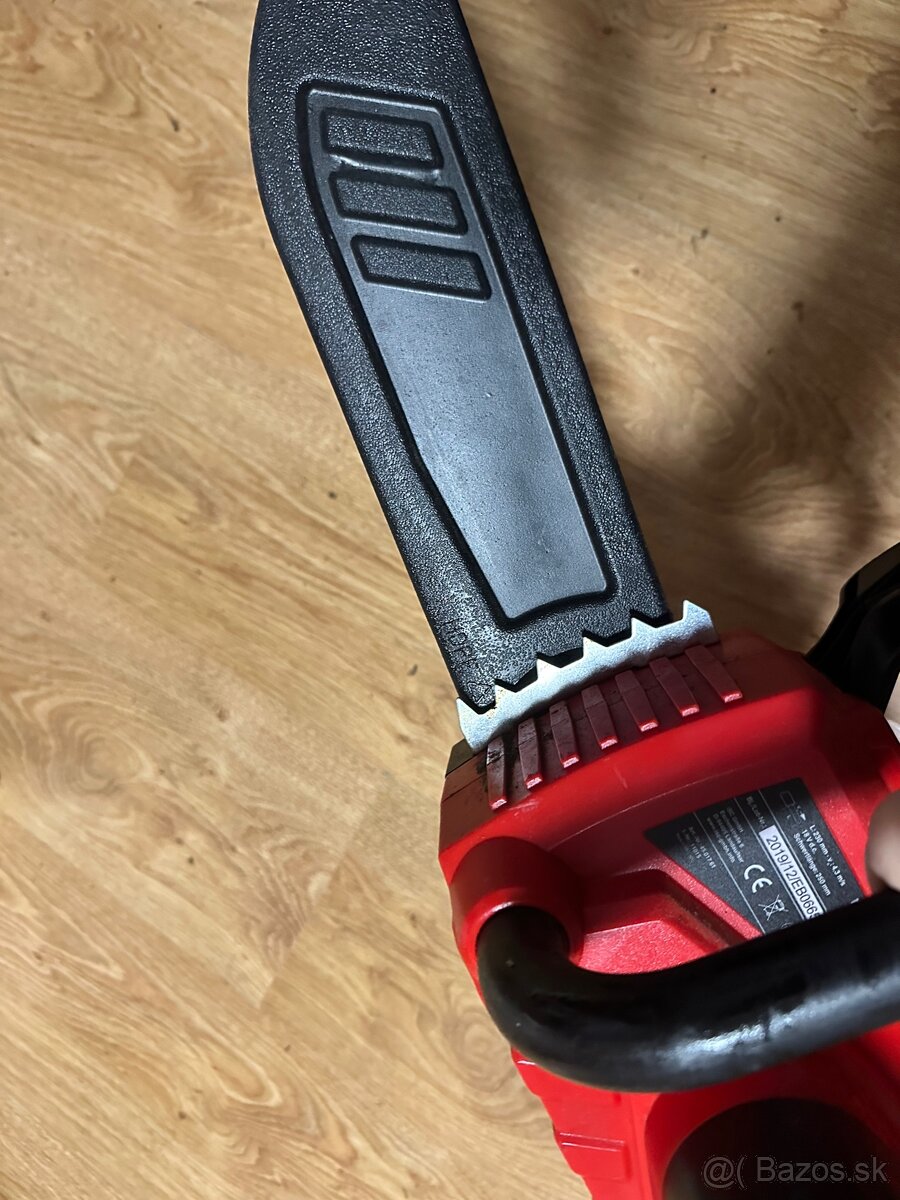 kosacky 2 ks , pila 1 ks, baterie vsetky ks - 16